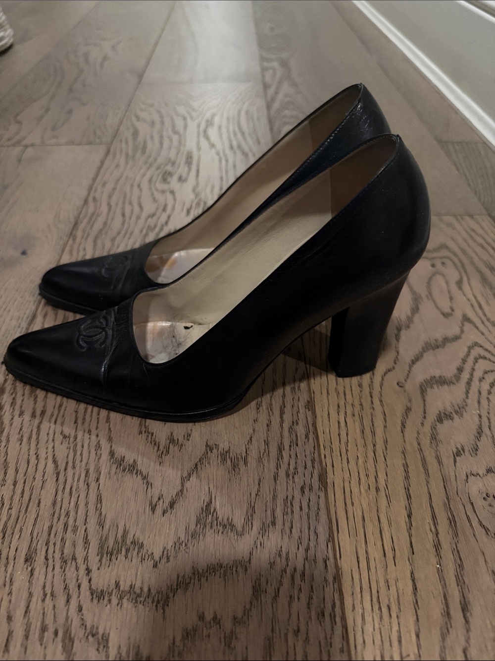CHANEL Black Leather Pointed-Toe Logo Pumps - Picture 2 of 6